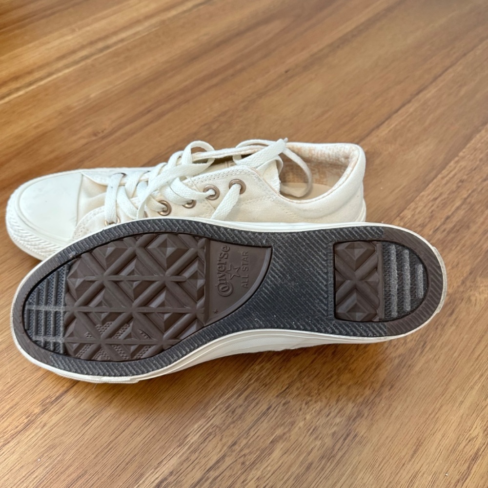 Converse - Picture 2 of 3